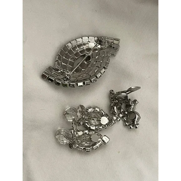 Vintage Rhinestone Encrusted Brooch and 2 Pairs Rhinestone/Bead Clip-on Earrings - Picture 11 of 12